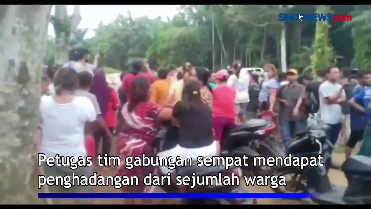 Petugas Dihadang Warga saat Evakuasi Sejumlah Orang Dalam Kerangkeng di Rumah Bupati Langkat