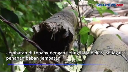 Warga Bertaruh Nyawa Melintasi Jembatan Bambu di Lebak