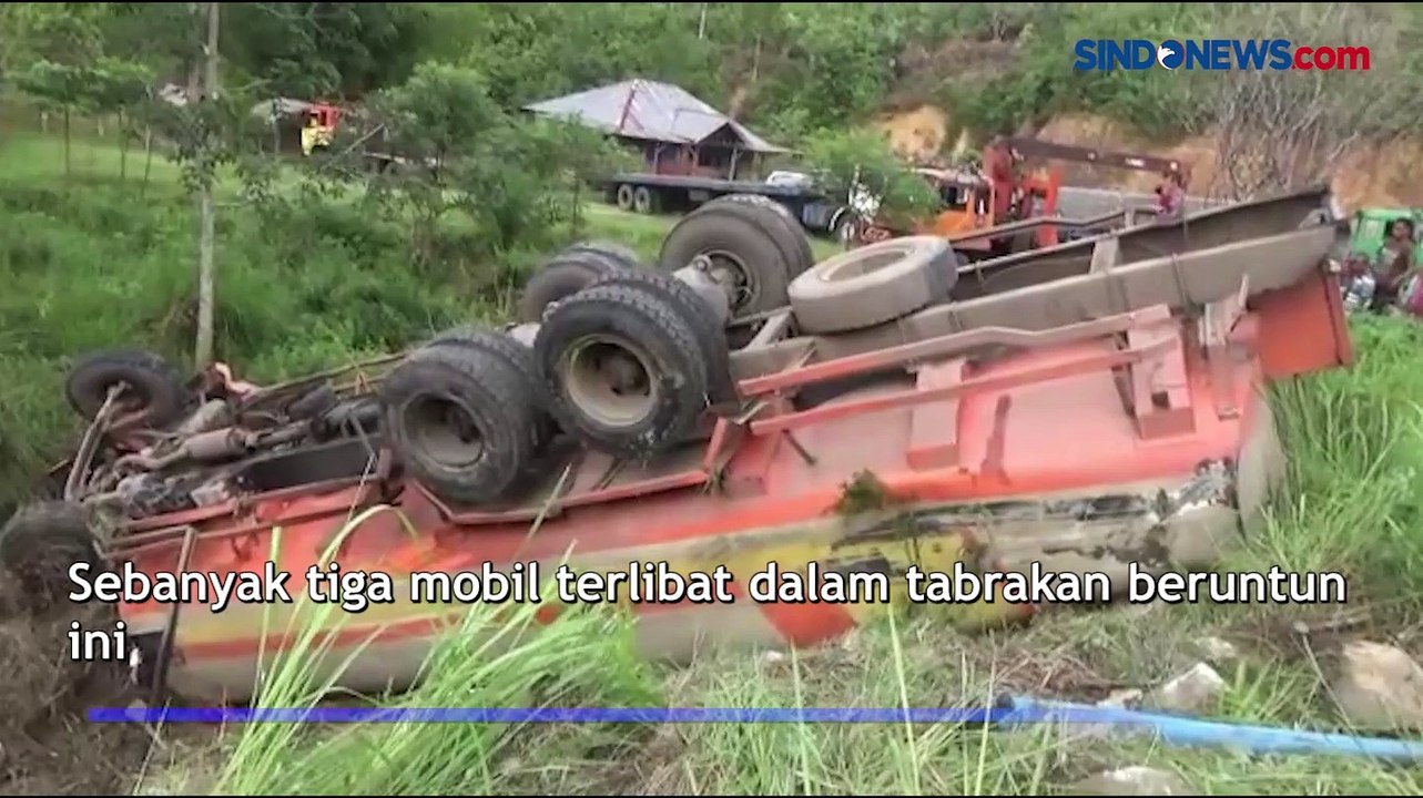 Kecelakaan Beruntun, Tiga Mobil Terjun ke Jurang di Padang Lawas Utara