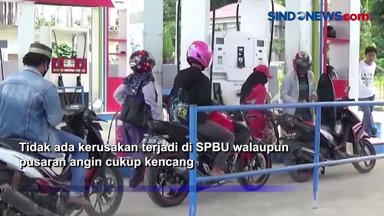 Pusaran Angin Muncul di SPBU Tangas Mamuju, Warga Kaget