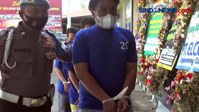 Diteriaki Maling, Mobil Mewah Dirusak Massa dan 3 Tersangka Ditangkap