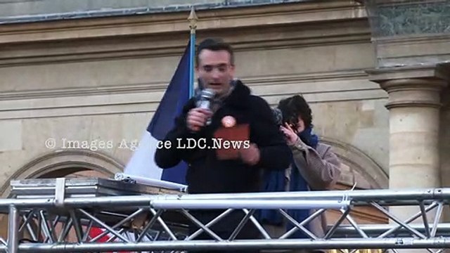 Marche Nationale pour la Paix. « Macron ta guerre on n'en veut pas » . Florian Philippot. Paris/France - 26 Février 2023
