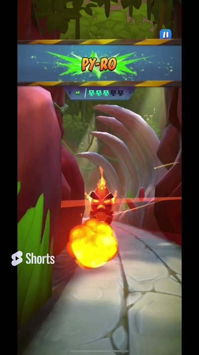 Py-Ro Battle Run Gameplay On Dino Might - Crash Bandicoot: On The Run!