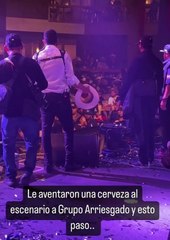 Lanzan botellazo a vocalista de Grupo Arriesgado, así reaccionó