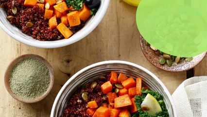 Power Bowl au quinoa, chou kale, patate douce et myrtilles