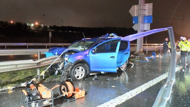 TEM Otoyolu’nda bariyer otomobile ok gibi saplandı: 1 ölü