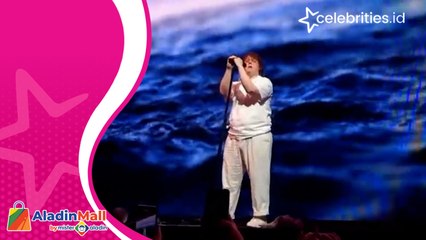 Penyakit Tourette Lewis Capaldi Kambuh saat Manggung, Fans Bantu Menyanyi Bikin Haru