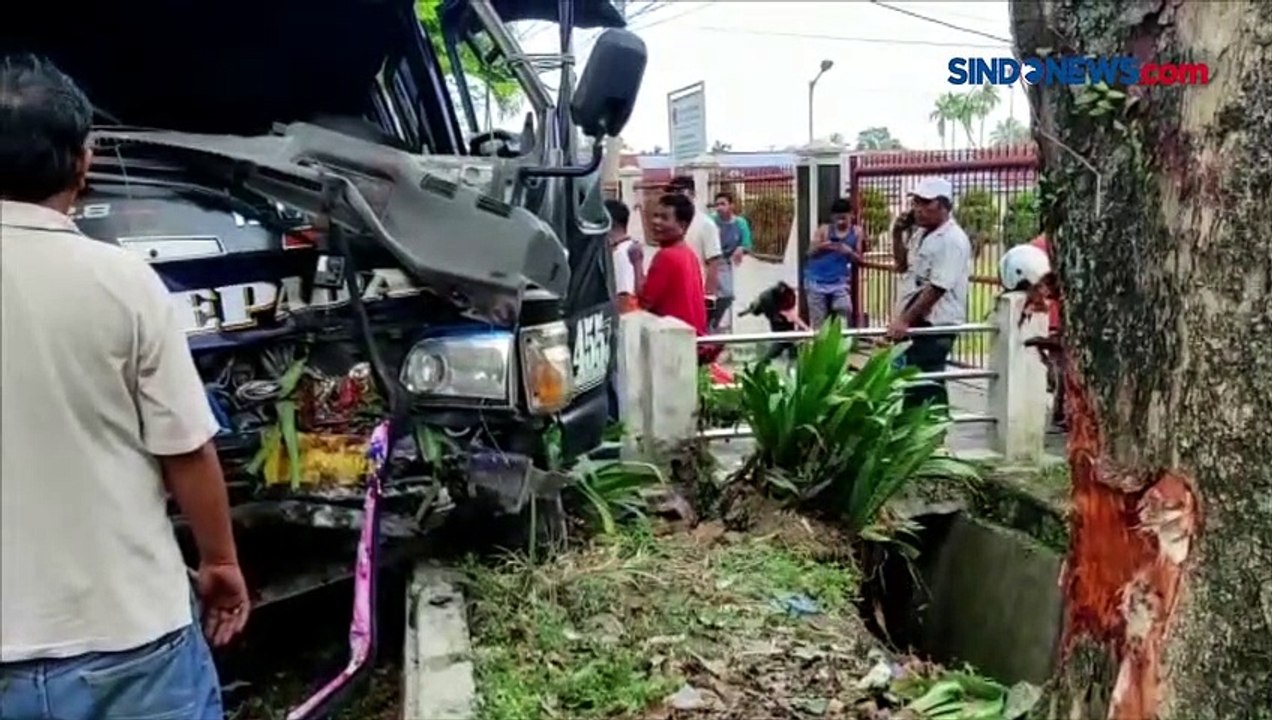 Sopir Ngantuk, Bus Tabrak Pohon di Pematangsiantar