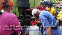 Emak-emak Serbu Minyak Goreng Murah di Pasar Kramat Jati