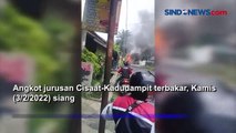 Diduga Bensin Bocor, Angkot di Sukabumi Terbakar di Pinggir Jalan