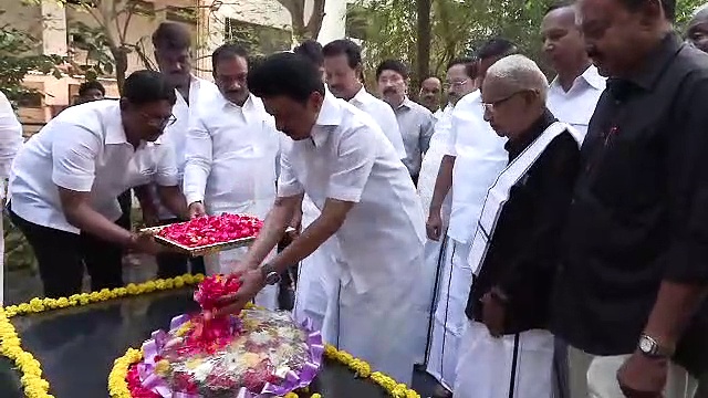 பிறந்தநாளை முன்னிட்டு பெரியார் நினைவிடத்தில் முதல்வர் ஸ்டாலின் மரியாதை