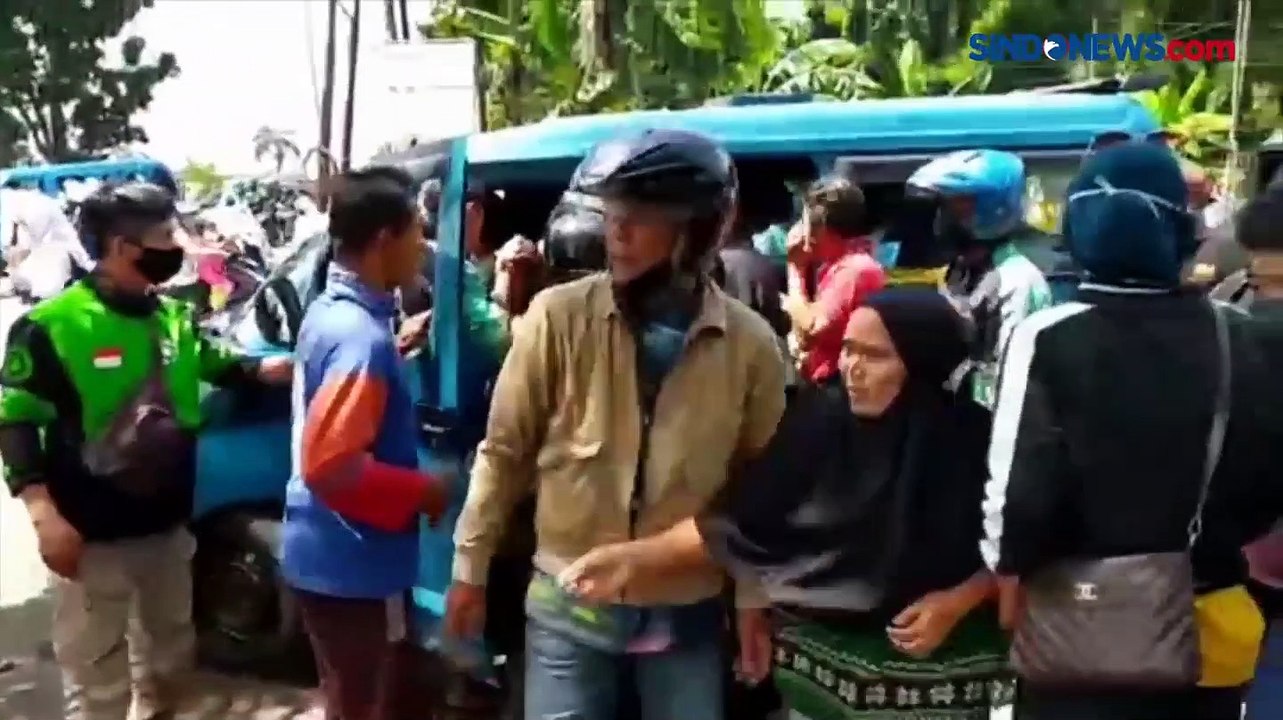 Diduga Hilang Kendali, Mobil Patroli Polisi Tab...