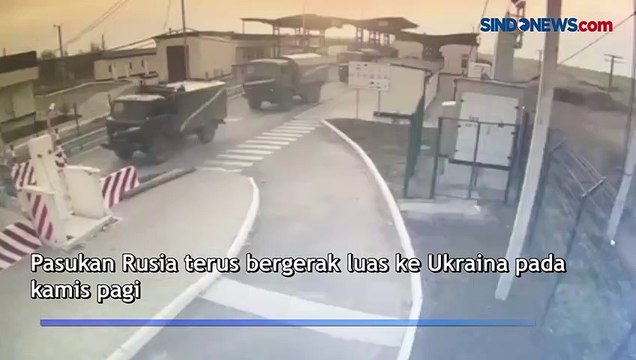 Kendaraan Perang Rusia Melintasi Perbatasan Ukraina dari Krimea