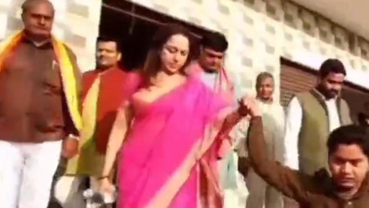 मथुरा: सांसद हेमामालिनी ने विकास कार्यो का किया निरीक्षण