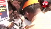 VIDEO: गौतम अडानी के खिलाफ कांग्रेस का जबरदस्त प्रदर्शन, कई नेताओं हिरासत में लिया