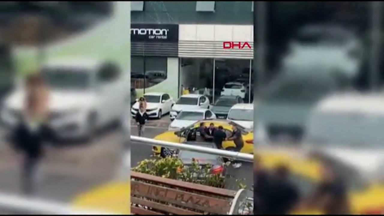 Ataşehir'de trafikte yol verme kavgası kamerada