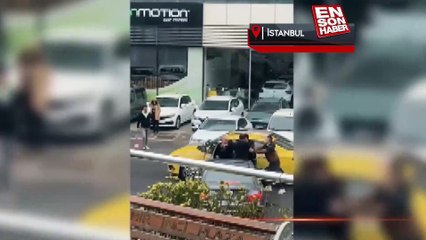 Ataşehir'de trafikte yol verme kavgası kamerada
