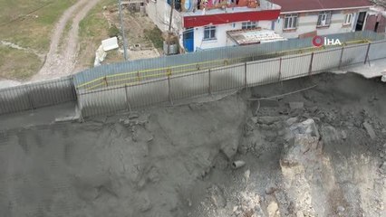 Başakşehir'de inşaat çalışması sırasında yol çöktü