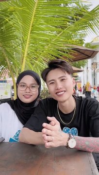 Đạt Villa giải thích lý do không đề tên thật trên phông đám cưới