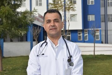 DEPREM BÖLGESİNDE BİNLERCE ÇOCUĞUN TEDAVİSİNİ ÜSTLENEN PROF. DR. SAZ BULAŞICI HASTALIKLAR OLABİLİR