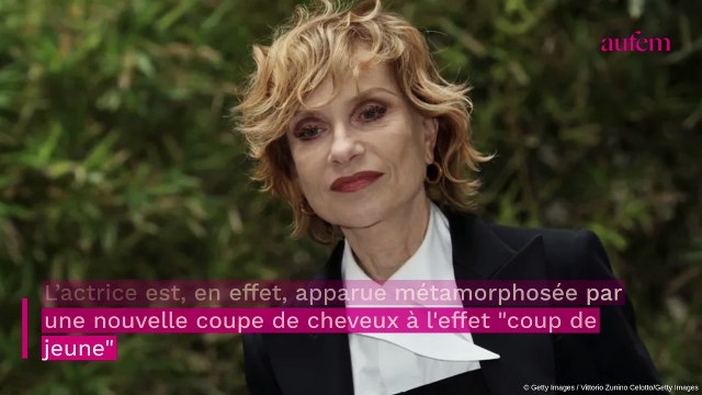 PHOTOS. Isabelle Huppert cheveux courts et nouvelle coloration : sa coupe rajeunissante