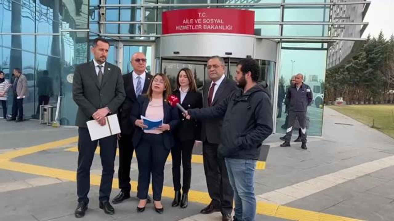 CHP Milletvekilleri Kayıp Çocuklar İçin Aile Bakanlığı'na Gitti. Gülizar Biçer Karaca: "İhbar Hattımıza Kayıp 39 Çocuk Bilgisi Geldi"