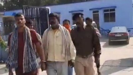 रोहतास: होली को देखते हुए पुलिस ने की छापेमारी, शराब बिक्री पीने के जुर्म में 15 लोगों को किया गिरफ्तार