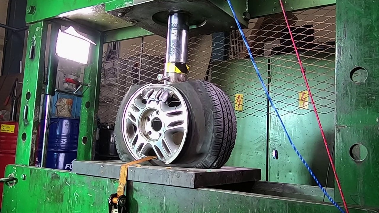 STEEL Vs ALLOY WHEELS Which One Is Stronger | Hydraulic Press Test