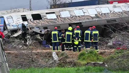 Yunanistan'da iki tren çarpıştı: Ölü sayısı 36'ya yükseldi