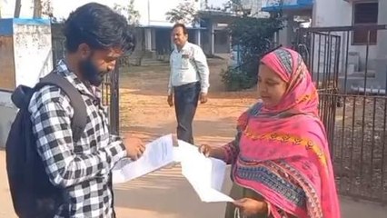 পূর্ব বর্ধমান: একই পরীক্ষার হলে মা-ছেলে! একসঙ্গেই দিলেন মাধ্যমিক