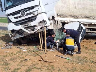 Mardin'de tır otomobili biçti: 2 ölü, 2 yaralı