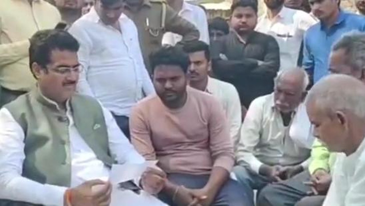 अमेठी: चाचा भतीजे की गोली मारकर हुई हत्या, 40 घंटे बाद शव का हुआ अंतिम संस्कार