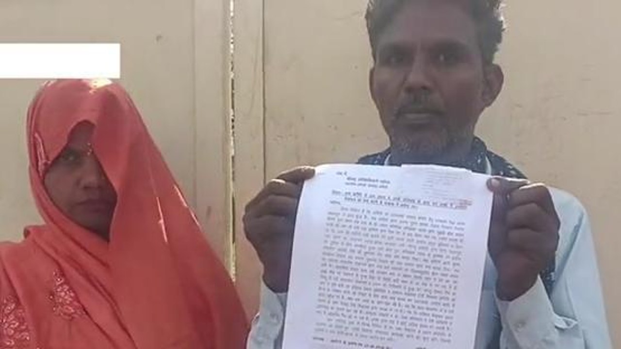 अमेठी: प्रधान प्रतिनिधि व लेखपाल पर पीड़ित ने लगाया पैसा मांगने का आरोप