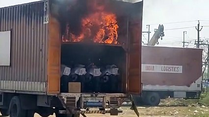 VIDEO: चेन्नई में 40 नई चमचमाती बाइकें जलकर स्वाहा, 60 लाख का नुकसान