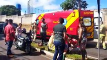 Mulher sofre fratura exposta após colidir contra caminhonete em cruzamento de Umuarama