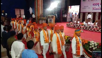 विद्यार्थियों के चरित्र व संस्कारों का निर्माण भी करें शिक्षक