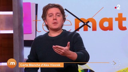 Alex Vizorek se paye l'Eurovision sur France 2 : "Des groupes cocaïnomanes serbo-croates qui tapent sur des casseroles"