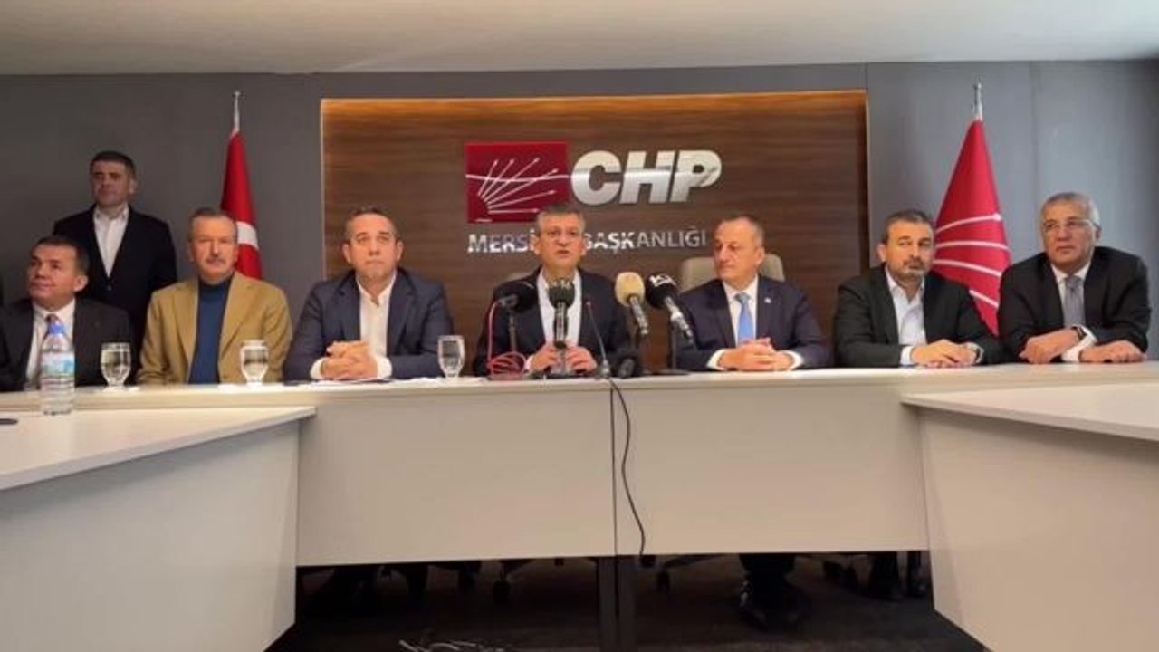 Özgür Özel: "O Kadar Destek Aldıkları Yerde Bu Kadar Protesto Görünce, Yıkımdan Sorumlu Erdoğan'a Desteği Çekeceğine; Atın Bunları Dışarı Diyorlar.