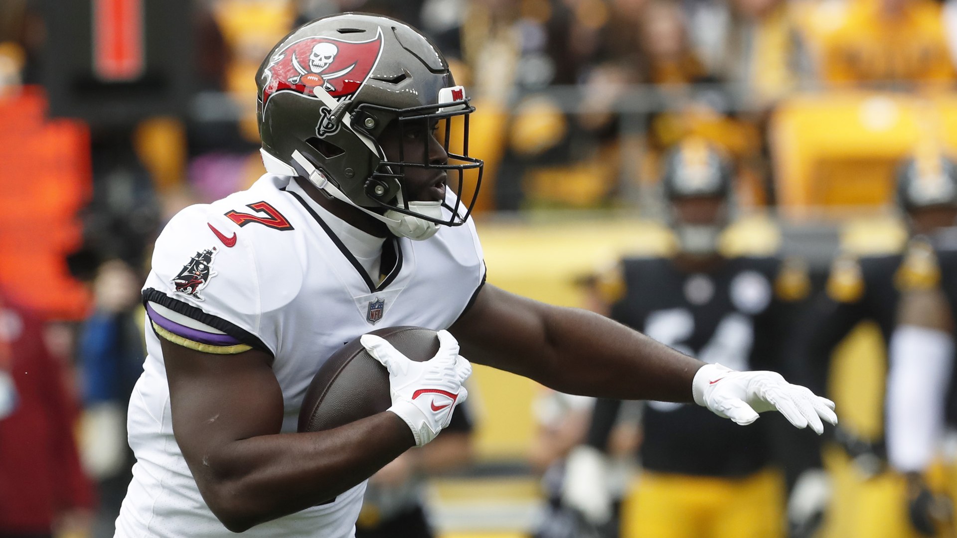 Buccaneers plan to release RB Leonard Fournette