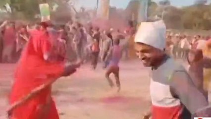 मथुरा: राधा रानी की जन्मस्थली रावल में खेली गई लट्ठमार होली, देखें वीडियो