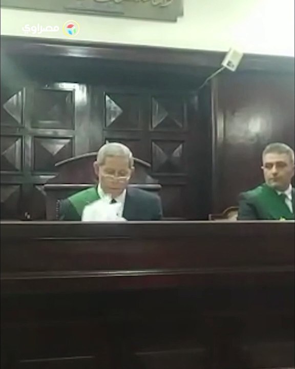 لحظة النطق بالحكم على معيدة جامعية بتهمة تعذيب ابنها  لإجباره على التسول في الدقهلية