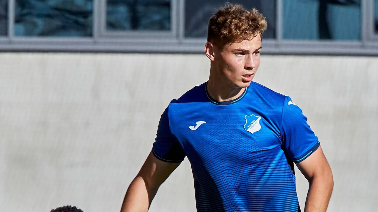 Volley ins Glück: Die Februar-Top-Tore aus dem Amateurfußball