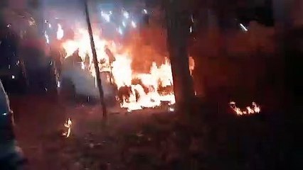 रोड निर्माण कंपनी की कार में आग लगाई आग