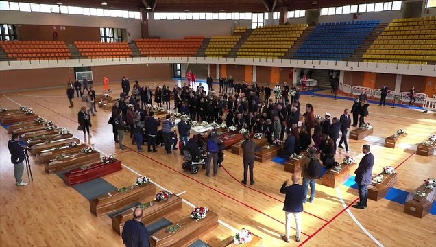 Crotone, il vescovo e i sindaci rendono omaggio alle vittime del naufragio