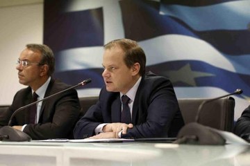 Yunanistan'daki tren kazasının ardından Altyapı ve Ulaştırma Bakanı Karamanlis istifa etti