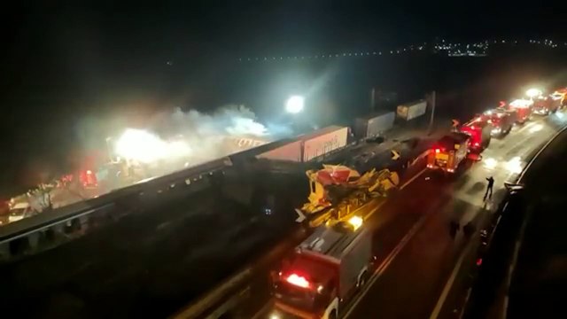 Grecia declara tres días de luto tras la muerte de 36 personas tras colisionar dos trenes