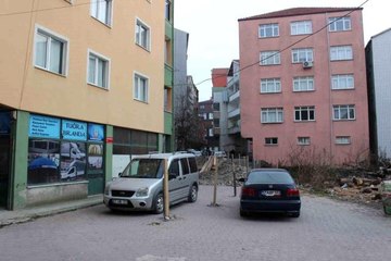 "Tapusu bende" dedi, yolu kapattı