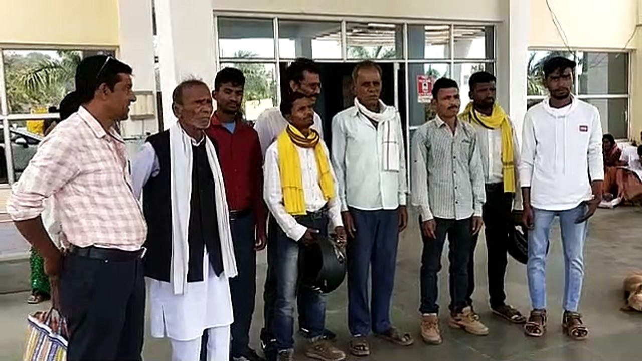 शासकीय भूमि से पेड़ों की अवैध कटाई कर किया अतिक्रमण