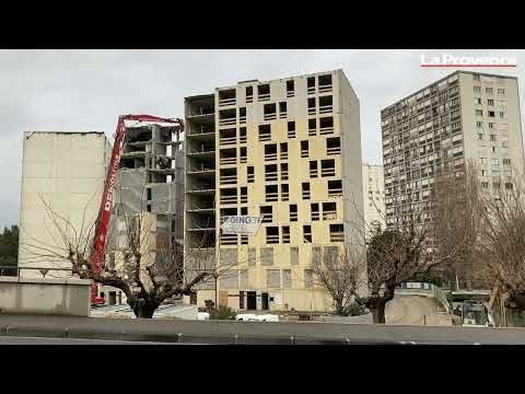 Marseille : deux bâtiments de la cité des Flamants (14e) en cours de démolition