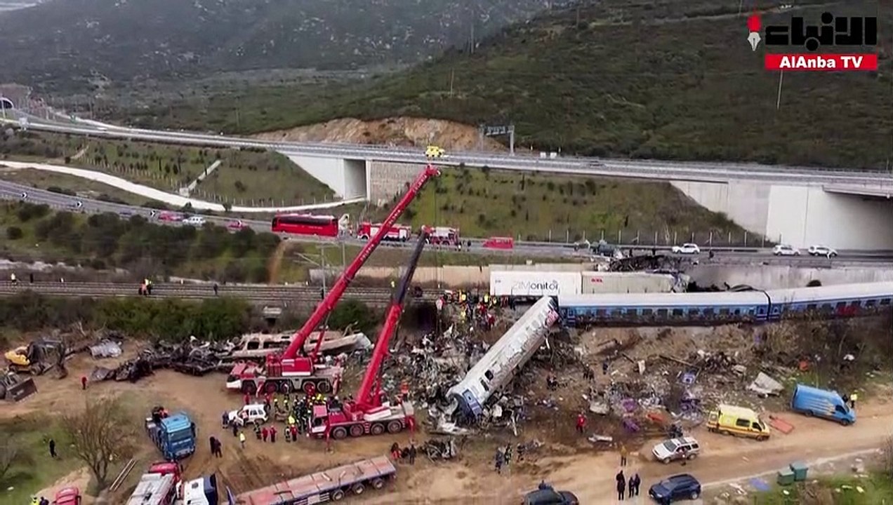 عشرات القتلى في تصادم قطارين باليونان وحرارة 13...